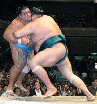 Akebono spoils final day for Musashimaru in autumn sumo